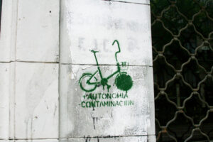 Más Autonomia Menos Contaminación Bicicleta Grafiti in Buenos Aires, Argentina